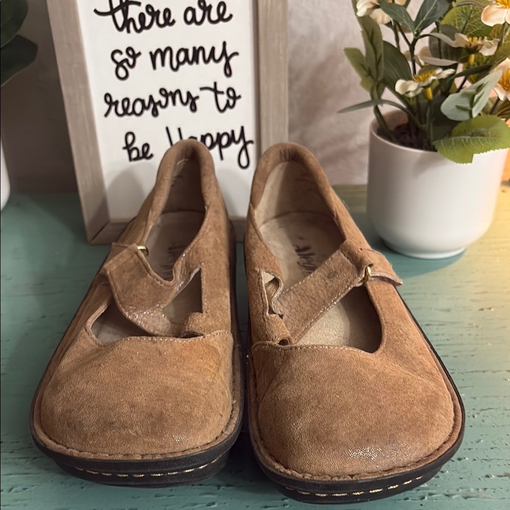 Brown Suede Women's Alegria Shoes SZ 37 box 148